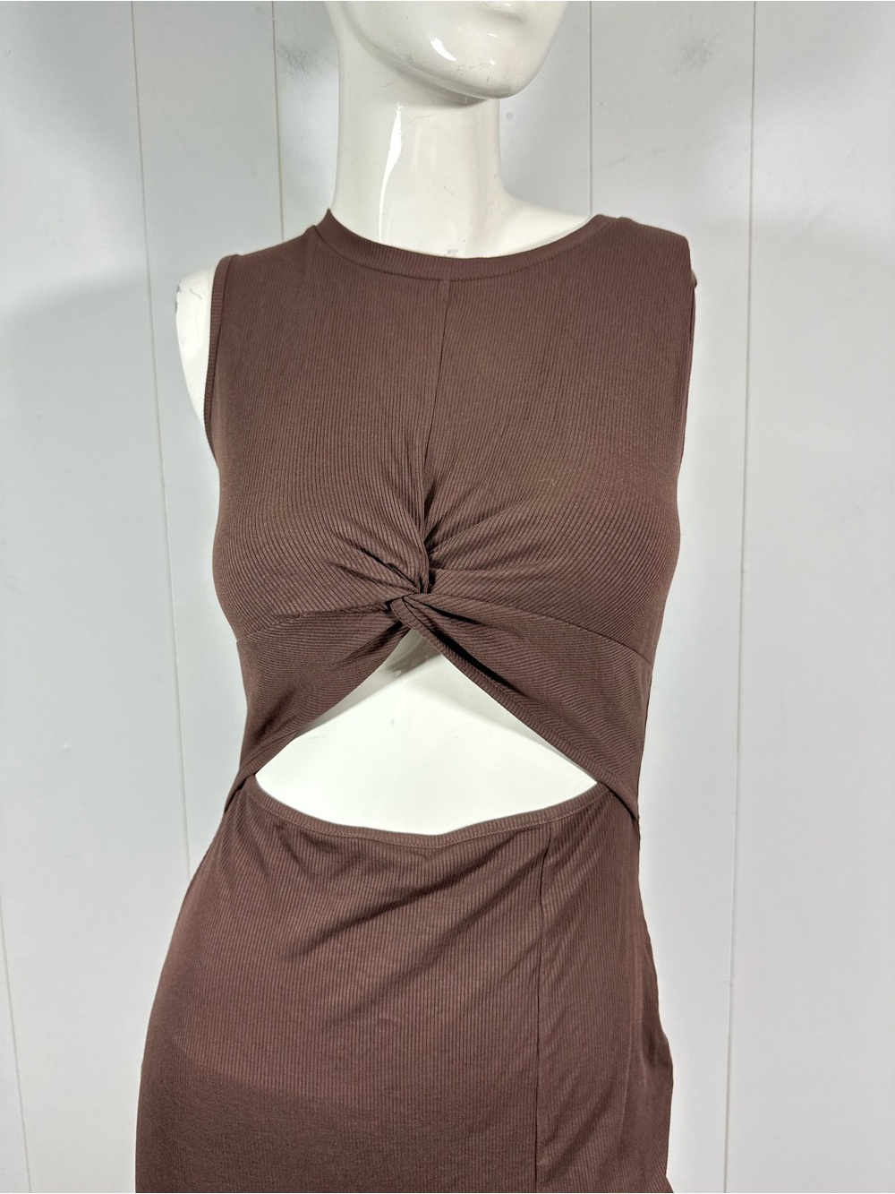 NWT OTEN Size M Sleeveless Ribbed Knit Cutout Midi Brown Dress Bodycon Slit Leg - Picture 2 of 12